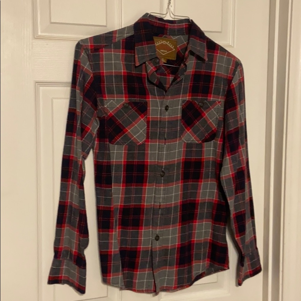 - 🌼 Men’s red camel plaid shirt. Size small